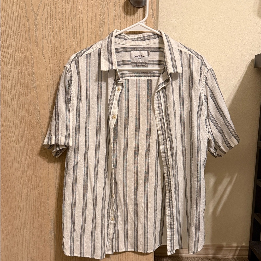 Casual Men's Striped Button Down Shirt